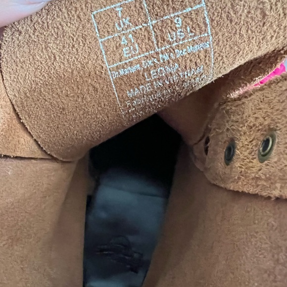 LEONA WOMEN'S VINTAGE SMOOTH LEATHER HEELED BOOTS - Picture 8 of 9